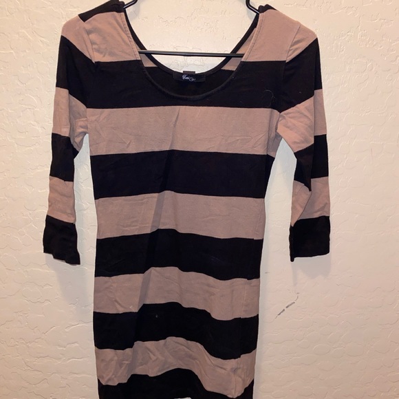 Stripped dress - Picture 1 of 3